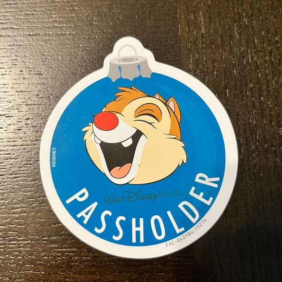 Chip and Dale Annual Passholder Disney Magnets - Picture 5 of 6